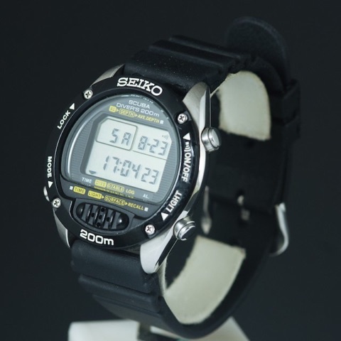 Mod M705-5A10 Divers, vintage Seiko LCD watch from the M Series series
